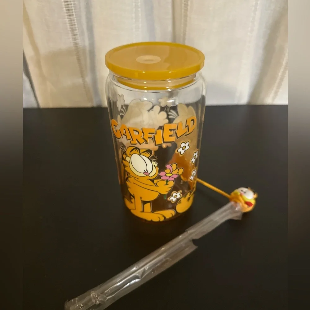 Garfield Themed Gift Set with cup and straw, key chain, Socks and Eye Mask - Picture 10 of 12